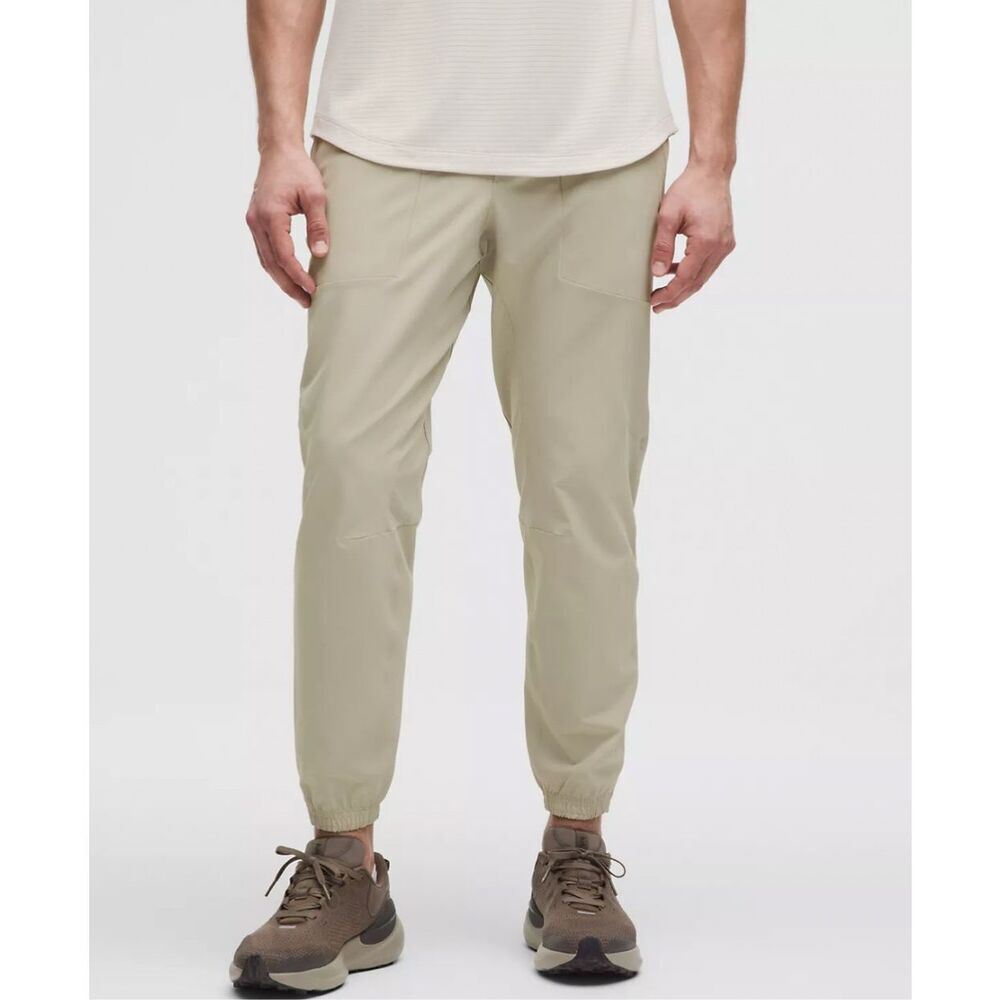 Lululemon License to Train Jogger Regular SMALL